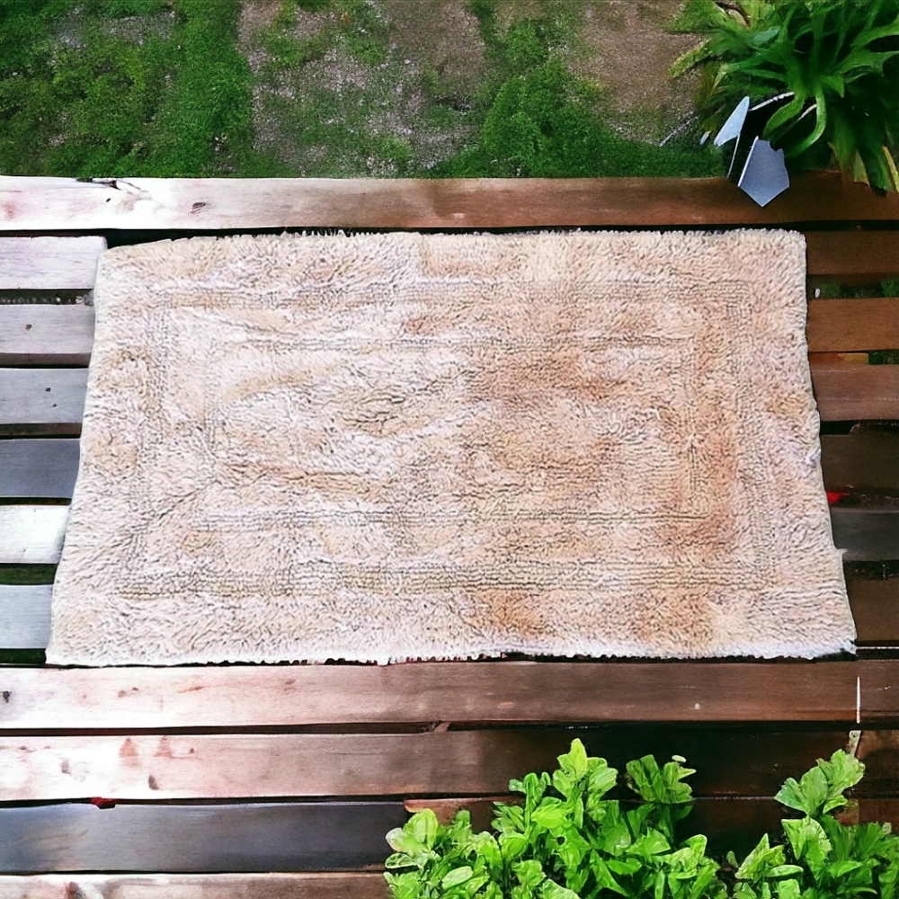 Small Cream Colored terry cloth knit rug/mat